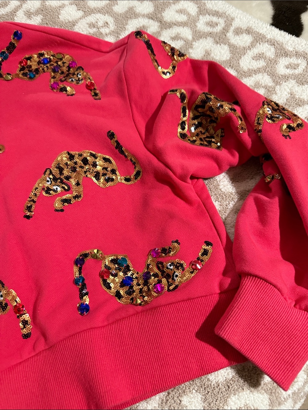 QUEEN OF SPARKLES leopard sequin set sweatshirt in red/coral top S shorts XS - Picture 11 of 14